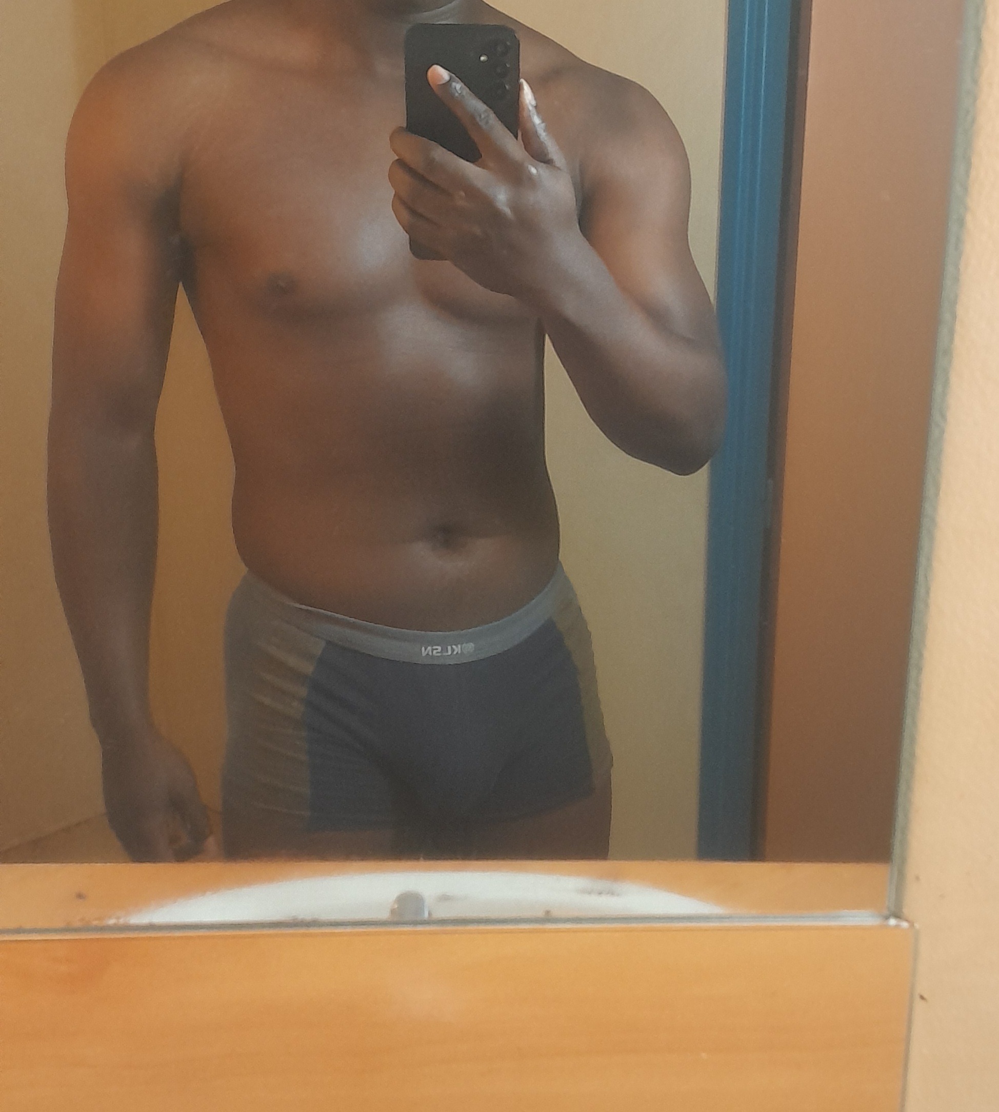 Profil de Enoha, 23 ans, Rencontre Mature à Allerborn