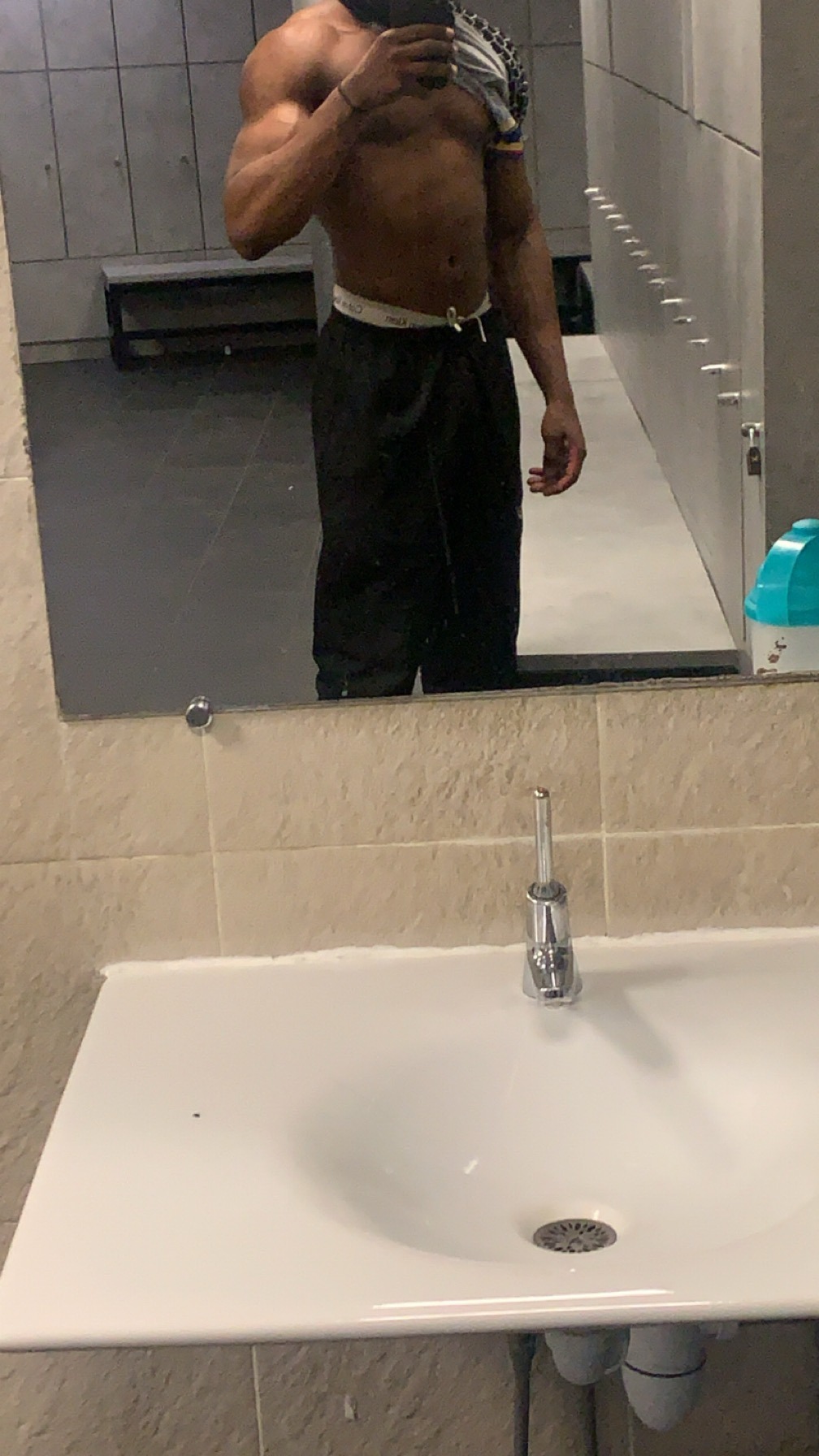 Profil de Hanafi, 22 ans, Rencontre Mature à Rodershausen